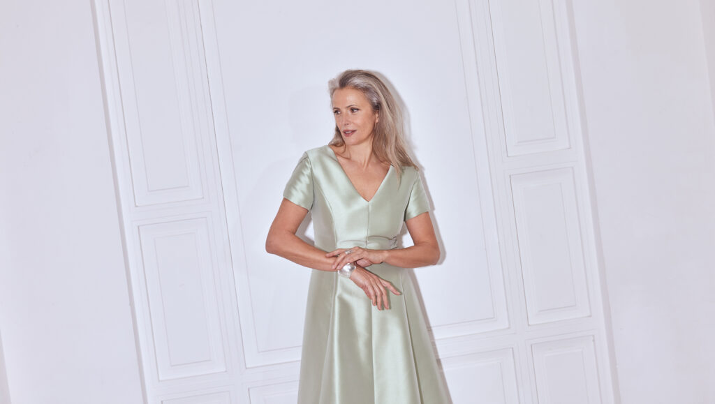 zhoja-couture-oromanya-ruha-mentazold-duchess-szaten